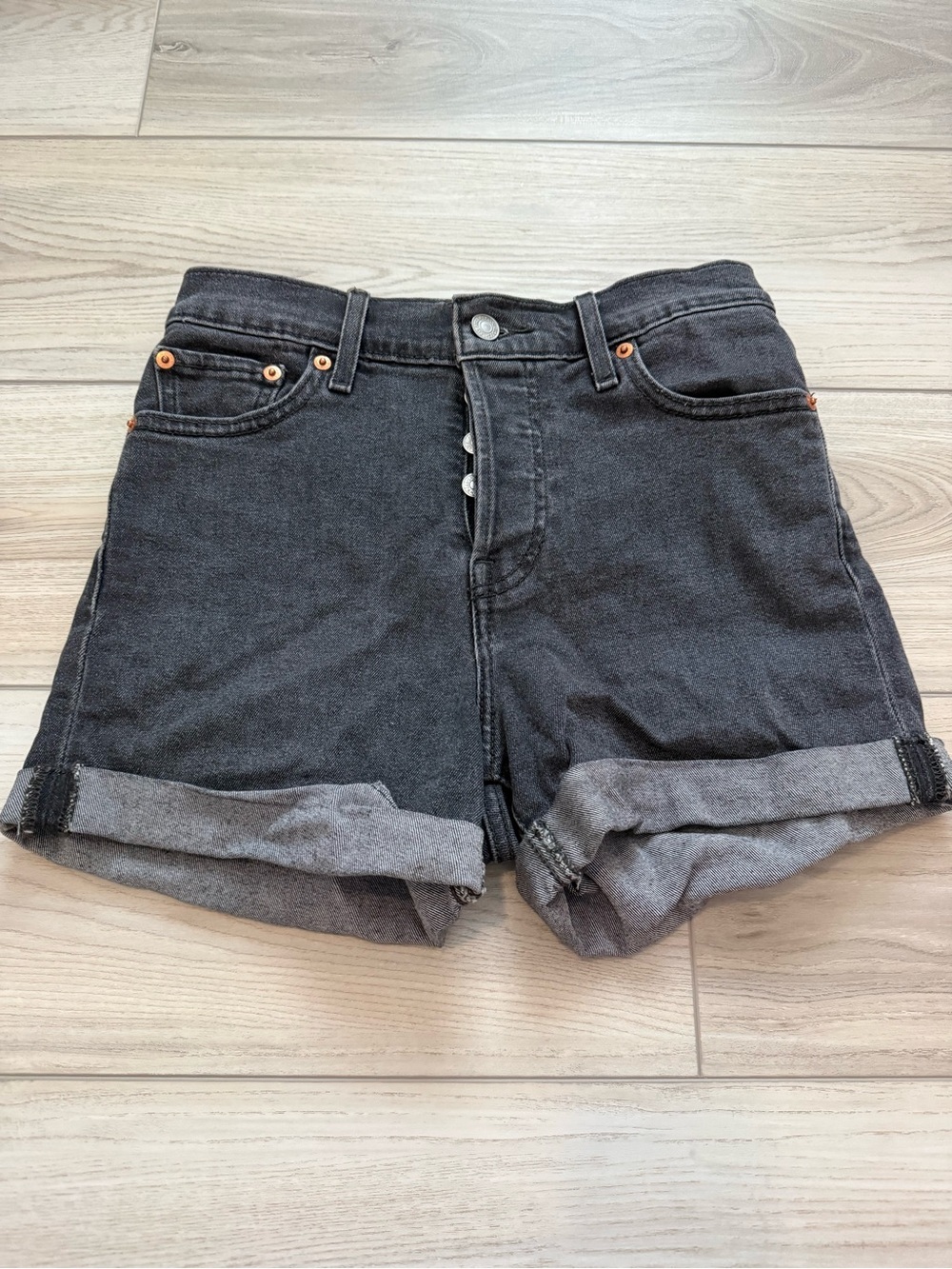 Levi’s Button-Fly Gray Wedgie Short
